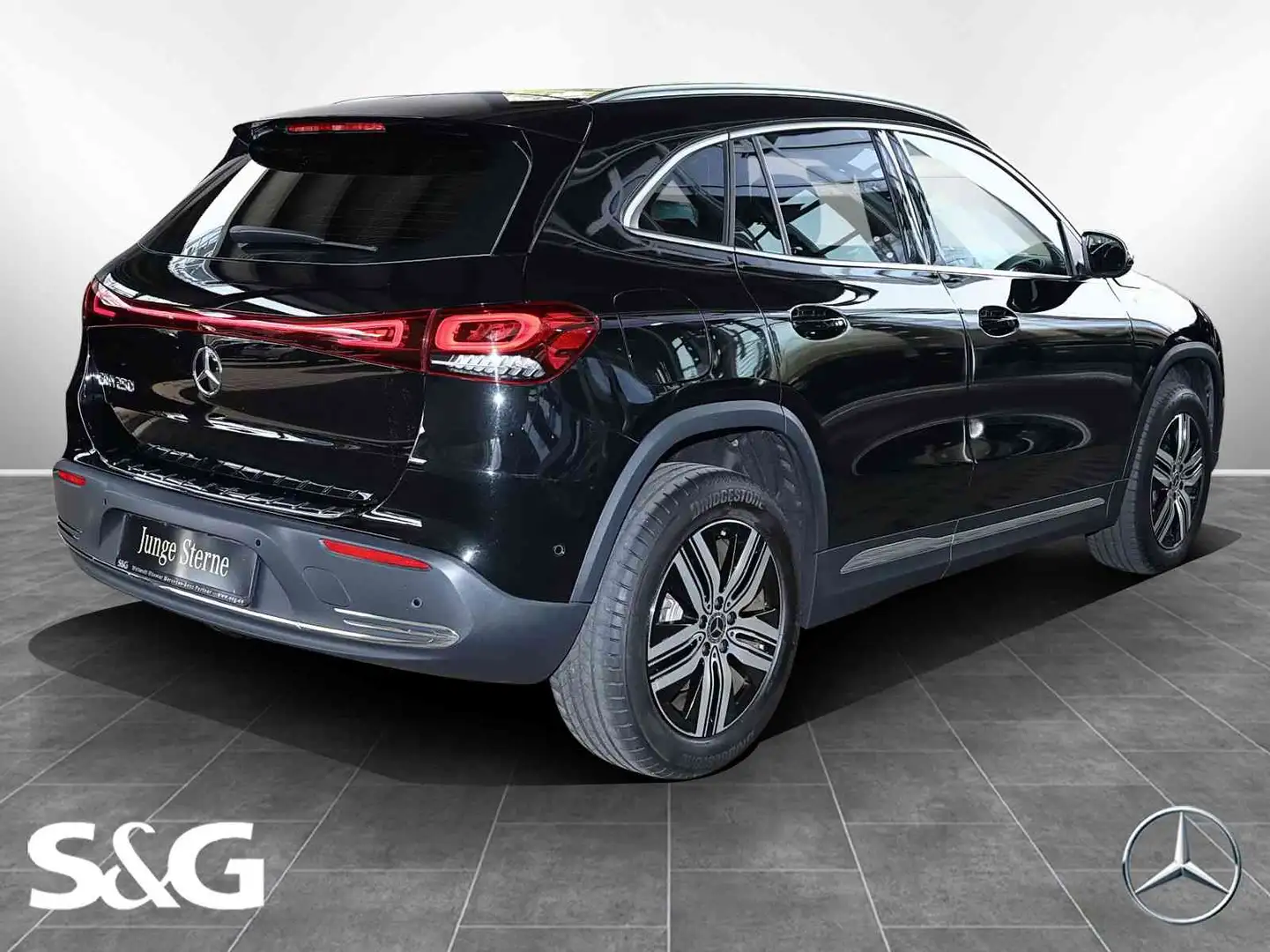 Mercedes-Benz EQA 250 PANO+KAMERA+18 ZOLL+TOTWINKEL+LED+MBUX Černá - 2