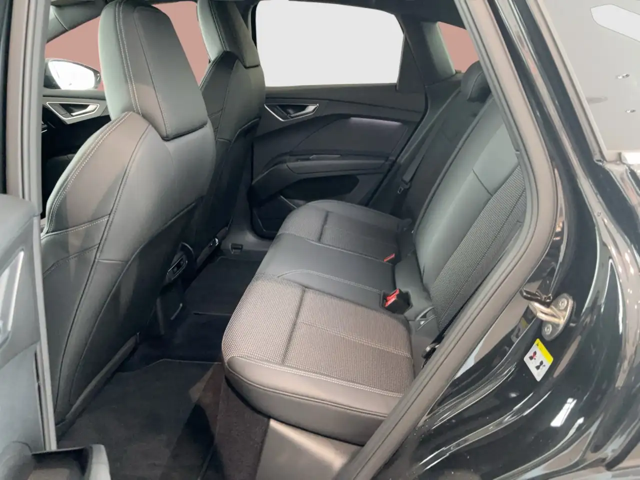 Audi Q4 e-tron 35 LED Navi S-line Exter.+Inter. SpSi LM20 Klima 12