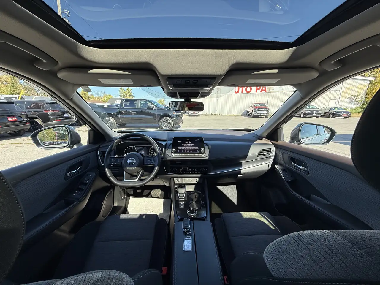 Nissan Rogue снимка Nissan Rogue