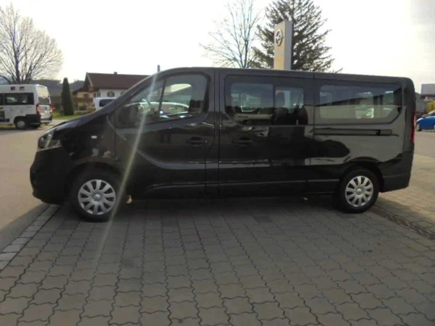 Opel Vivaro Combi L2H1 Doppelklima 2xSchiebetüre Kamera AHK Black - 2