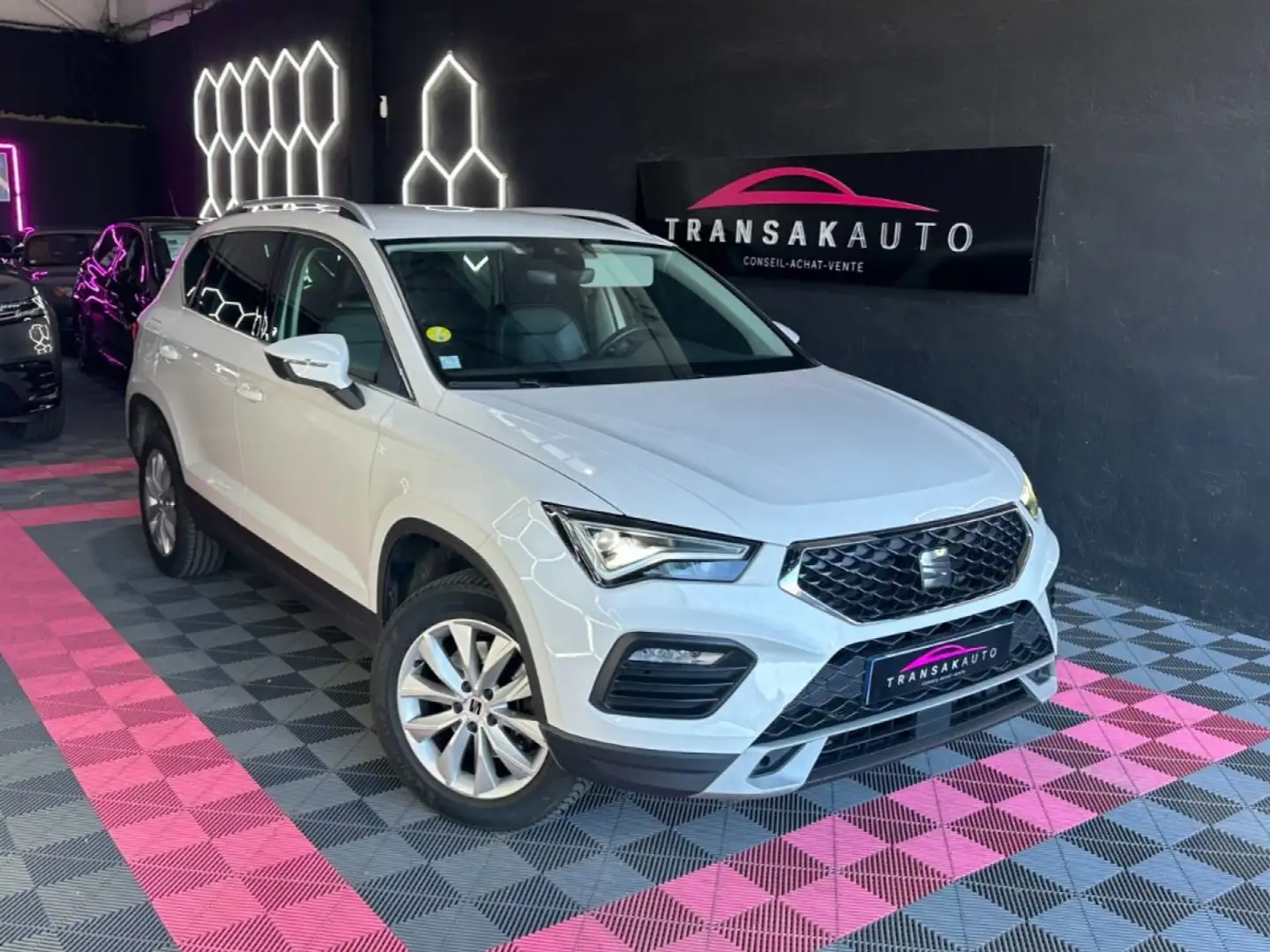 SEAT Ateca Business 2.0L TDI 150ch DSG7 ~ Sièges chauffants ~ Caméra de recul ~ Régulateur adaptatif ~ Apple CarPlay Weiß - 1