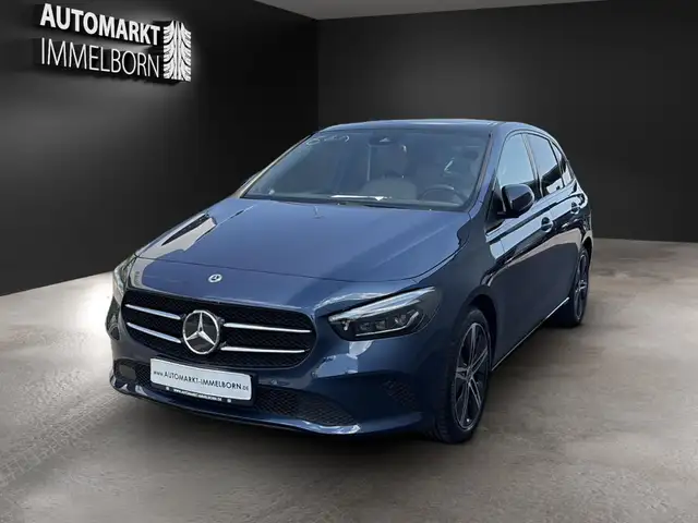 Mercedes-Benz 250 view 3