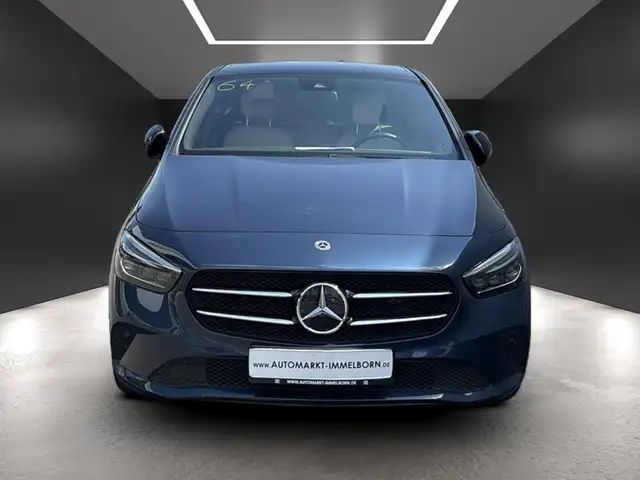 Mercedes-Benz 250 view 8