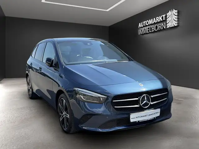 Mercedes-Benz 250 view 2