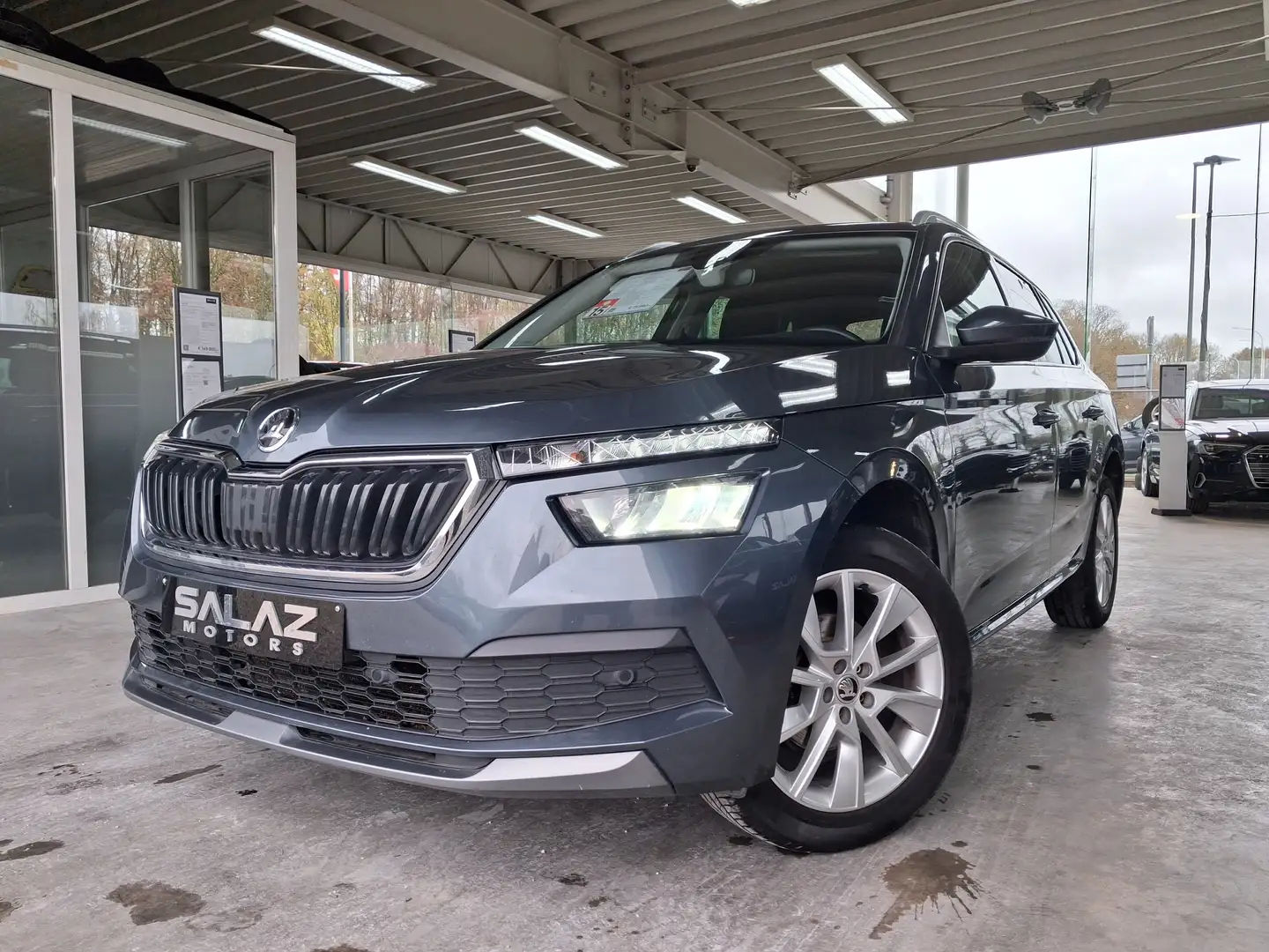 Skoda Kamiq Kamiq 1.0 TSI Ambition / JANTES/SIEGES CHAUFF/GPS Gris - 2