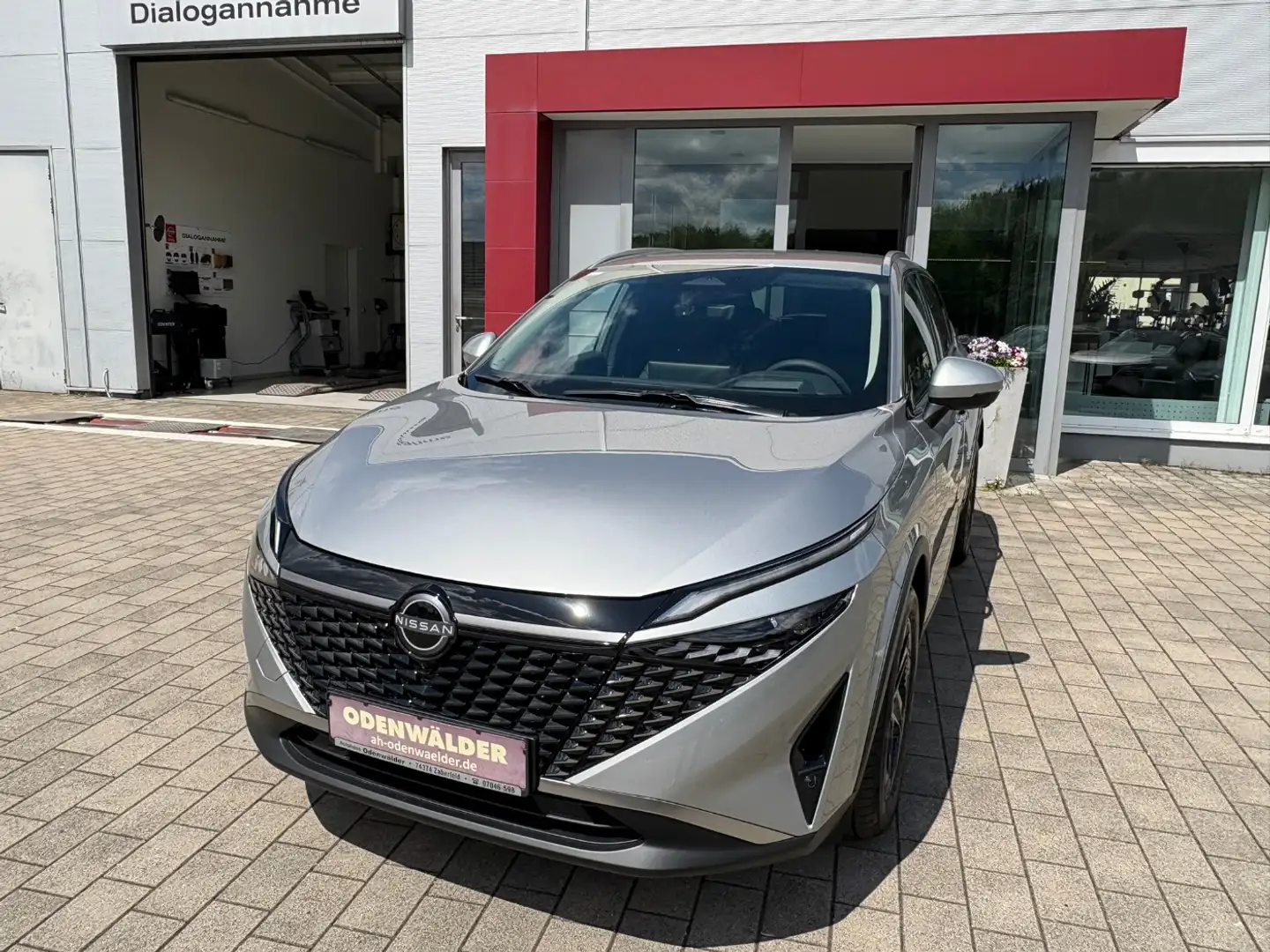 Nissan Qashqai 1.3DIG-T MHEV 4x4 N-Connecta CVT Allrad Winter Kom Silber - 1