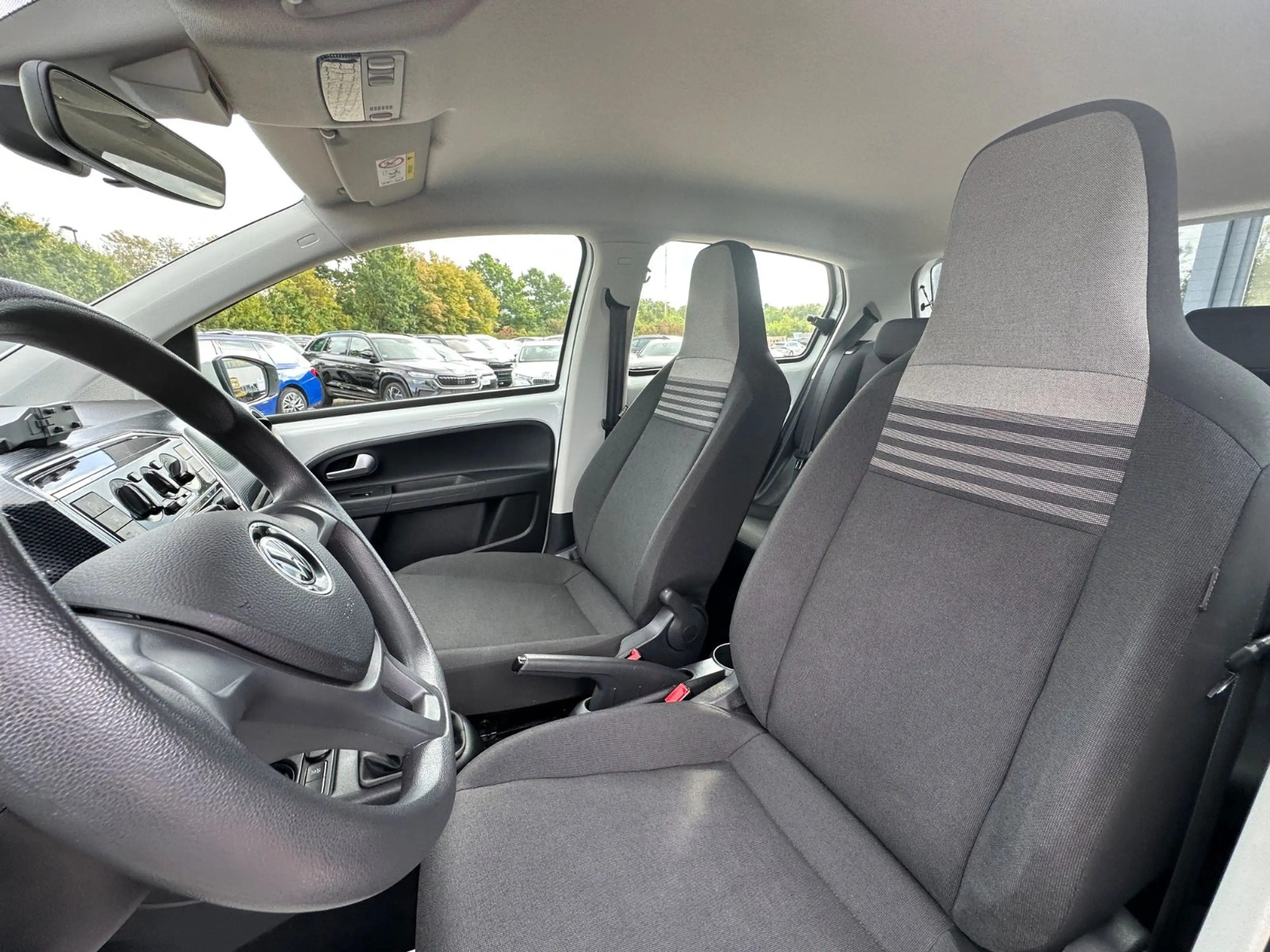 Volkswagen up! move up 1.0 MPI *4-TÜREN*SHZ*KLIMA*DAB+ — photo 12