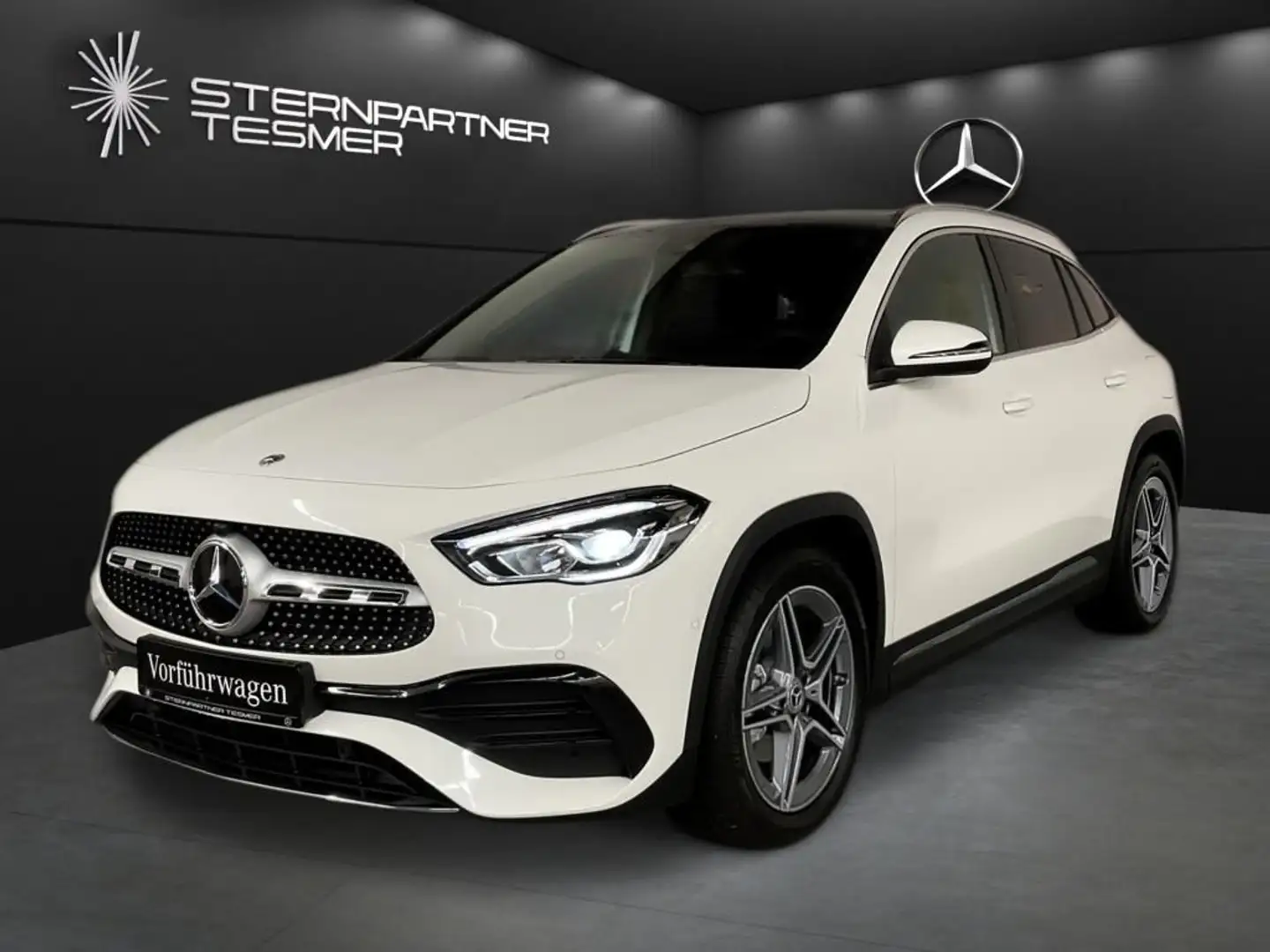 Mercedes-Benz GLA 200 d AMG, Pano-D, Kamera, Totw., CarPlay Weiß - 1