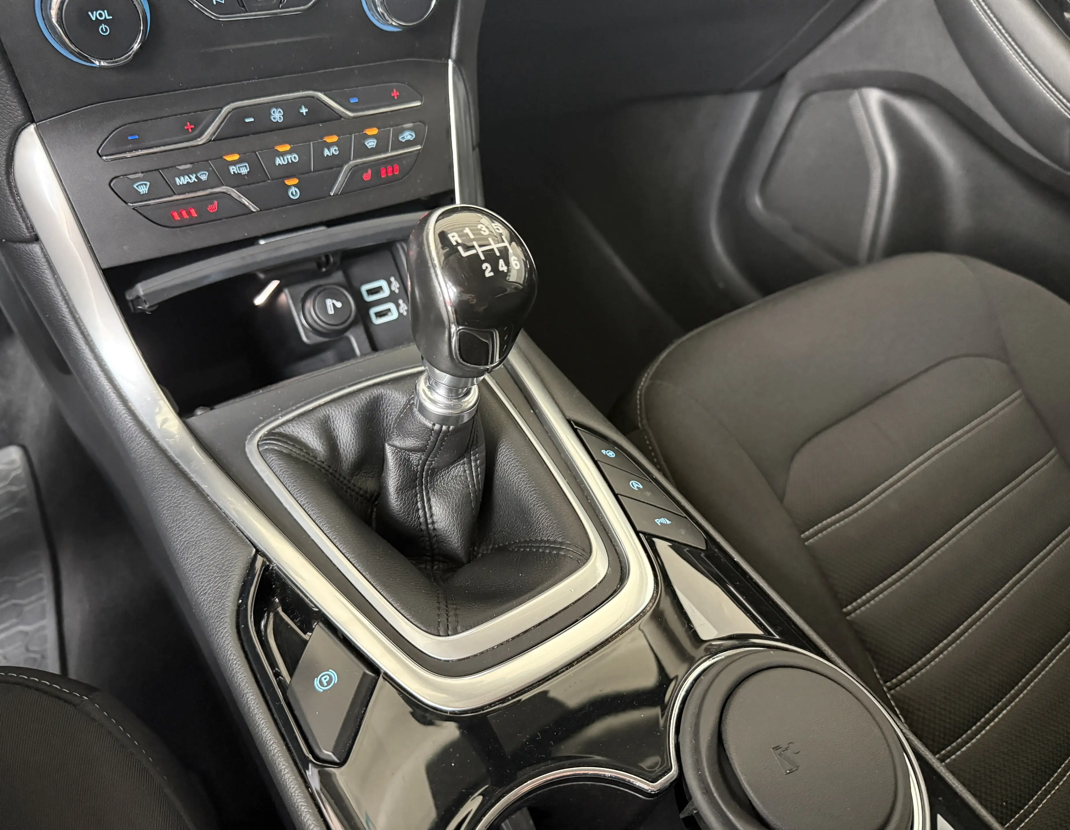 Ford Galaxy Titanium 7-Sitzer Kamera Keyless SHZ Navi — photo 15