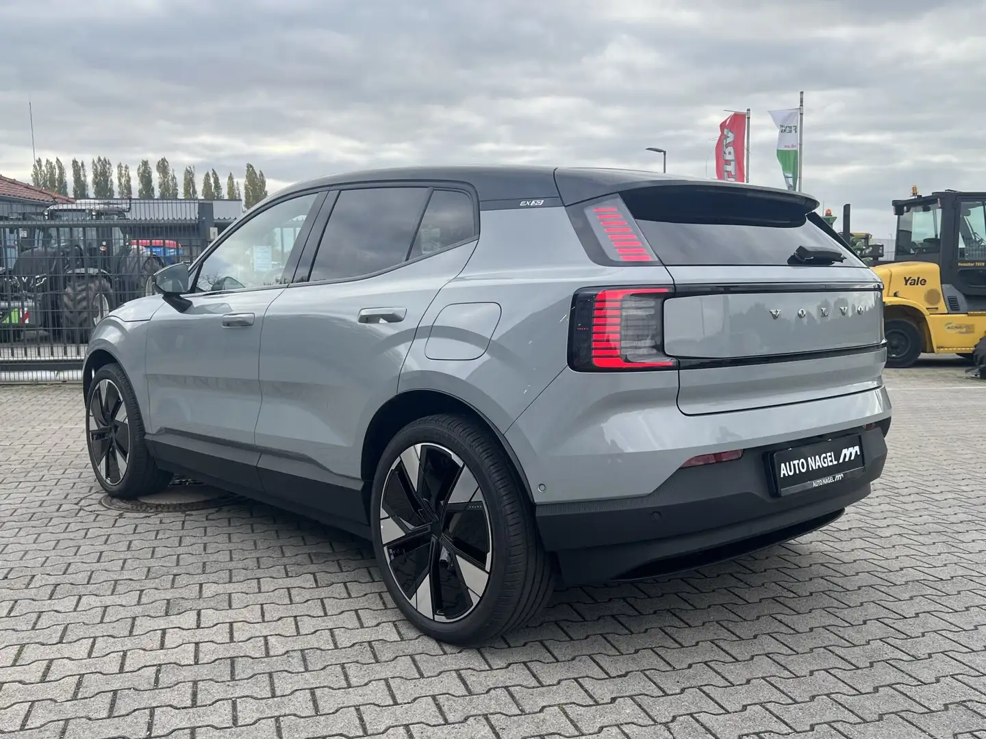 Volvo EX30 EX30 Extended Range Ultra |ACC|BLIZ|CAM|NAVI| Grau - 2