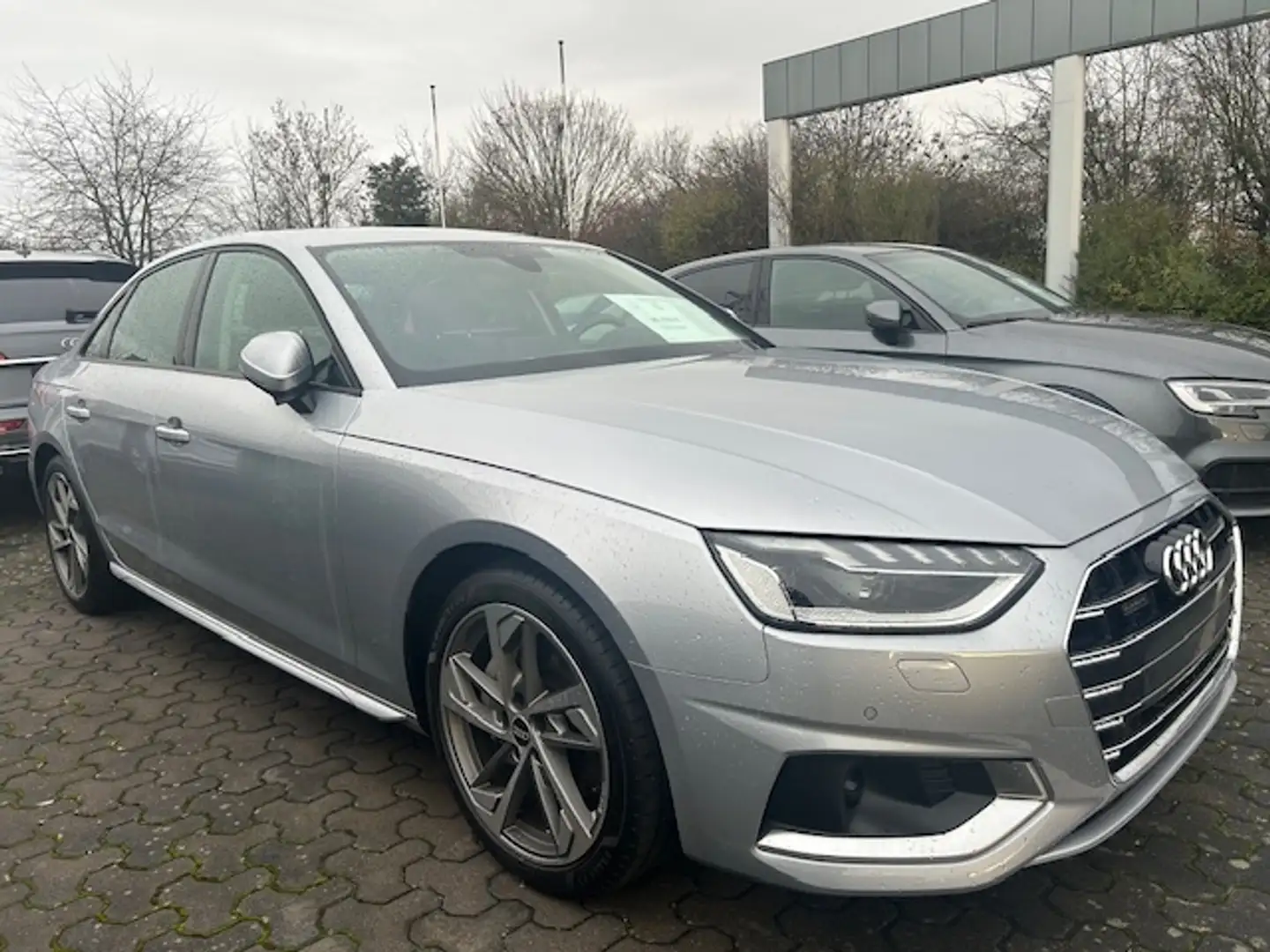 Audi A4 Lim. 40 TDI quattro, NP: 65.000 € Silber - 2