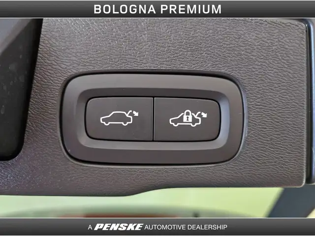 Volvo XC60 view 11