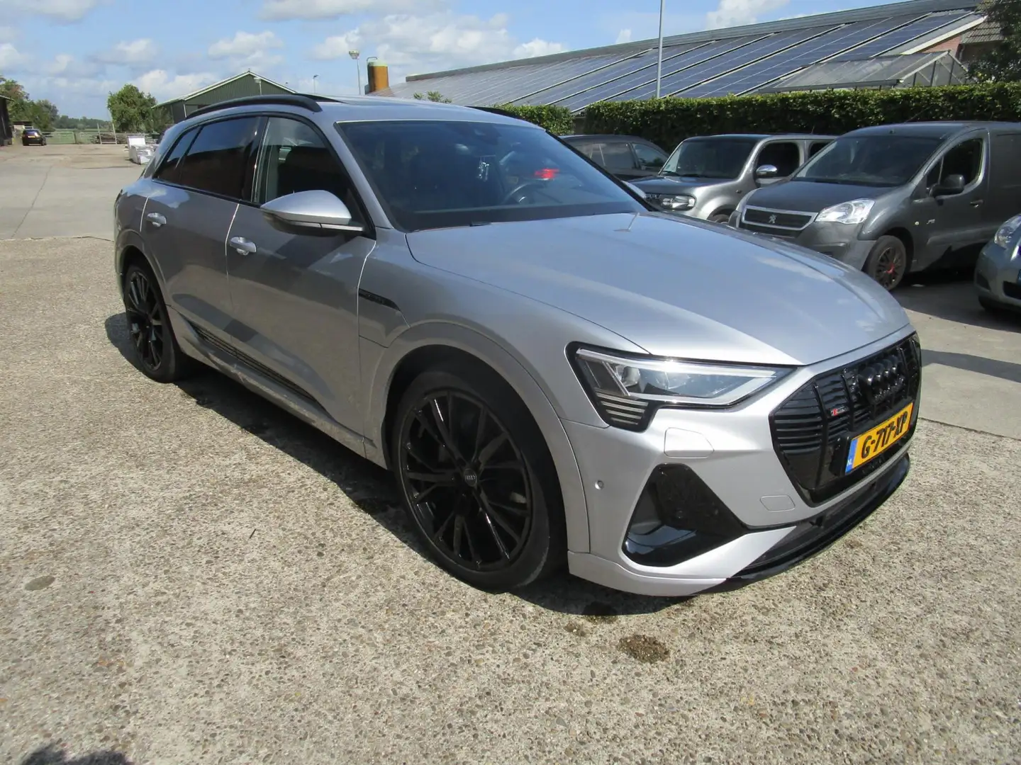 Audi e-tron E-tron 50 quattro Launch edition Black 71 kWh Grijs - 2