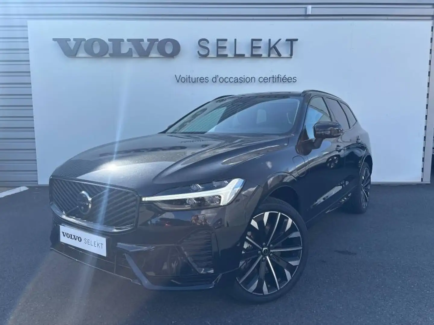 Volvo XC60 T6 Hybride Rechargeable 350ch Ultra Style Dark Geartronic 8 AWD Noir - 1