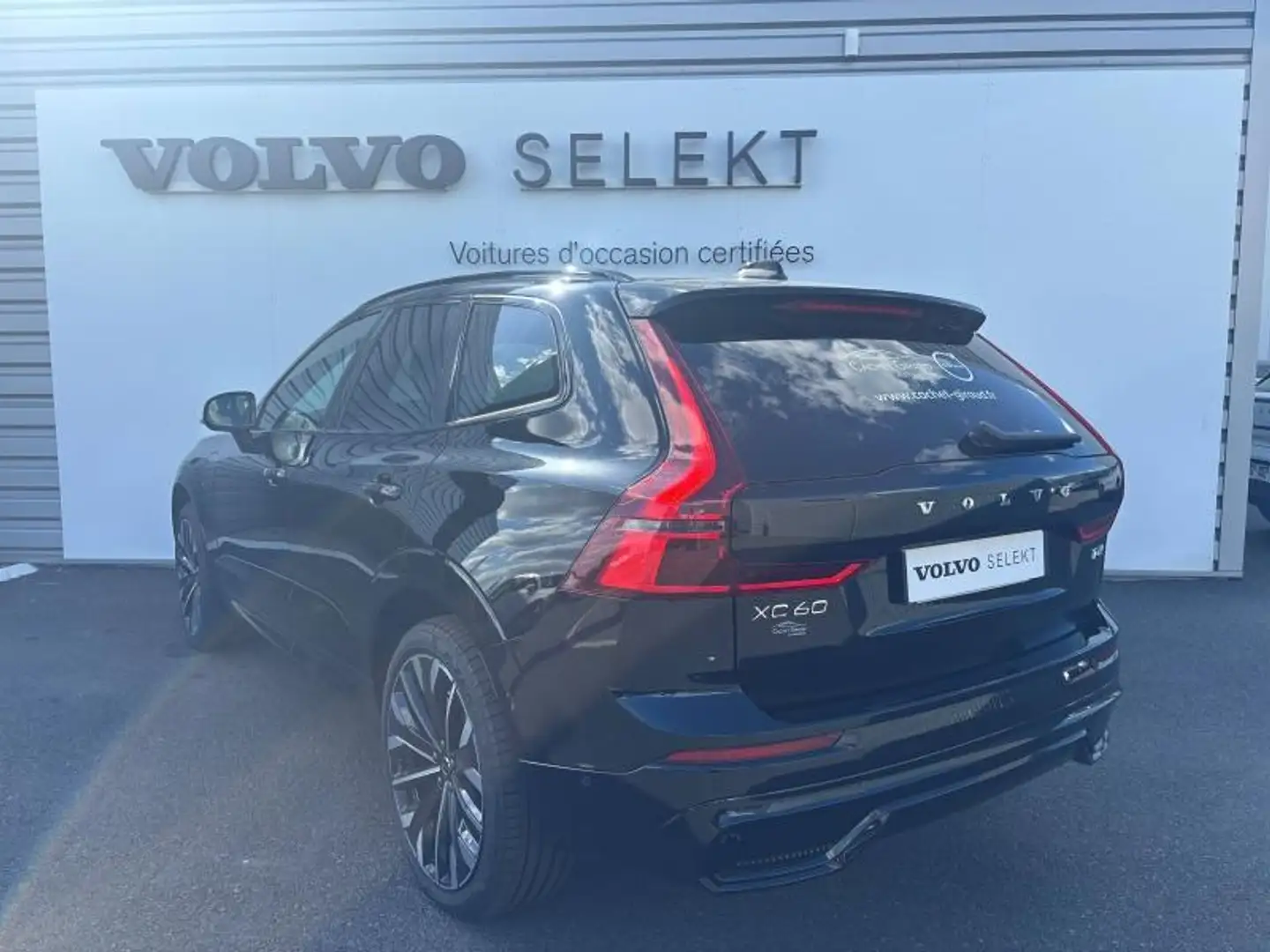 Volvo XC60 T6 Hybride Rechargeable 350ch Ultra Style Dark Geartronic 8 AWD Noir - 2