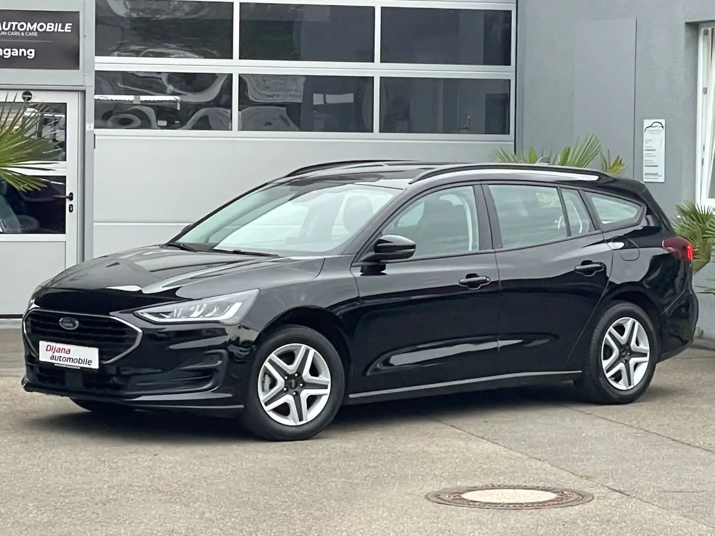 Ford Focus Turnier 1.0 C&C Facelift Navi Kamera TOP! Schwarz - 1