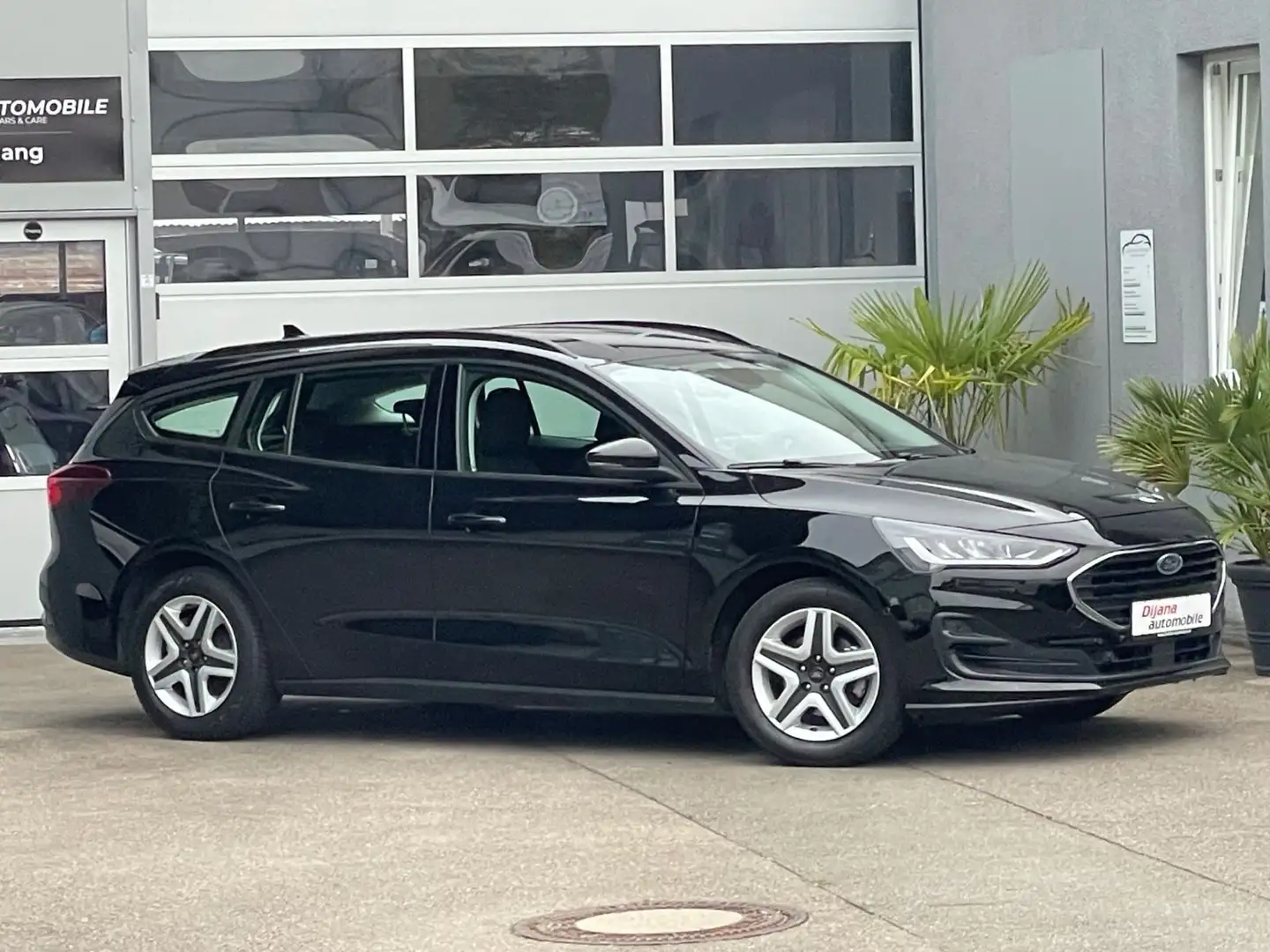 Ford Focus Turnier 1.0 C&C Facelift Navi Kamera TOP! Schwarz - 2