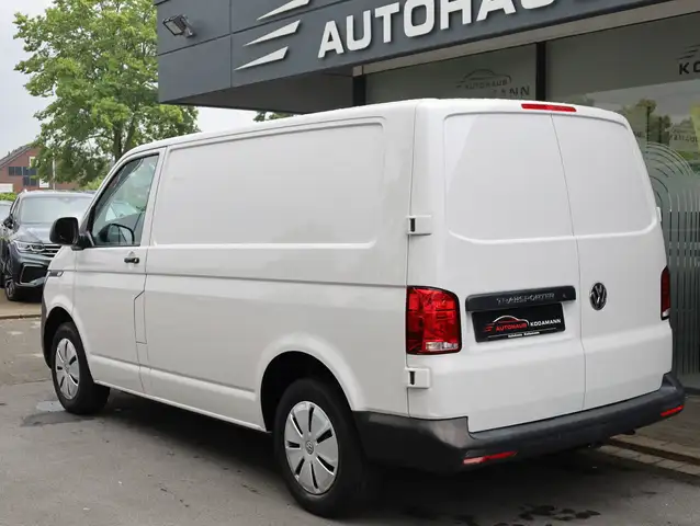 Volkswagen Transporter view 6