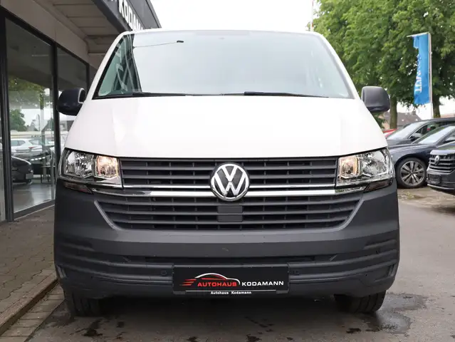 Volkswagen Transporter view 3