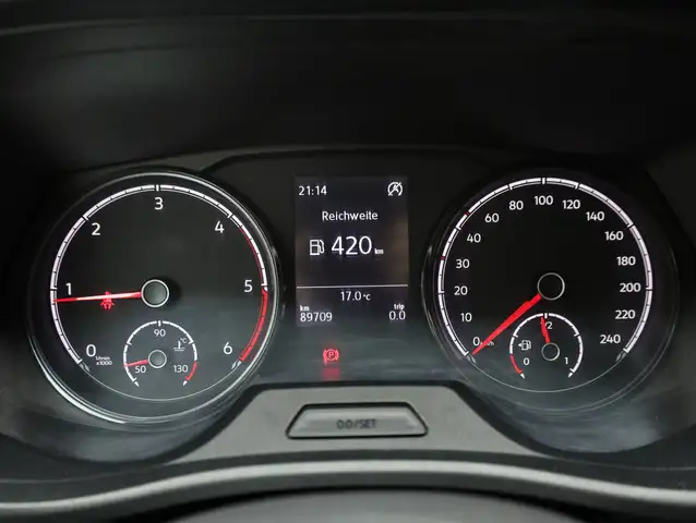 Volkswagen Transporter view 14