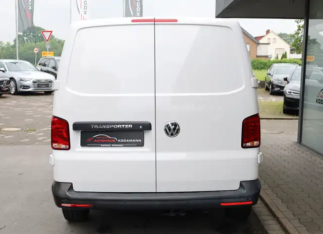 Volkswagen Transporter view 4