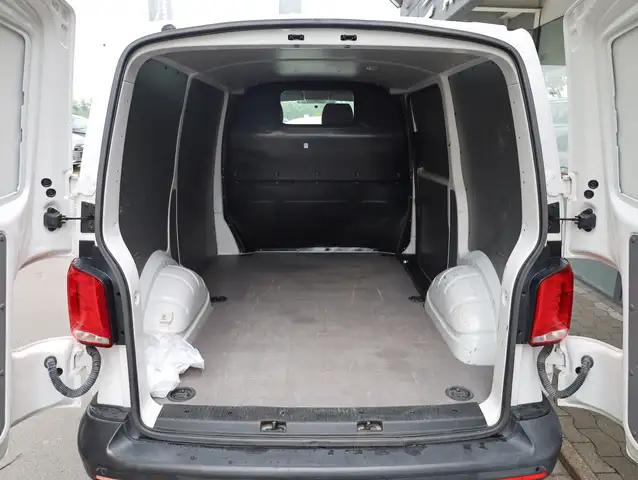 Volkswagen Transporter view 11