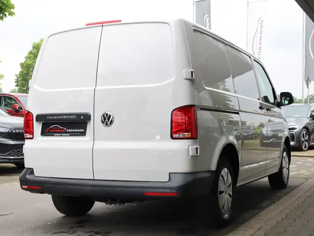 Volkswagen Transporter view 10