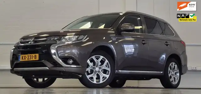 Mitsubishi Outlander 2.0 PHEV Business Edition Trekhaak 100% Dealer ond