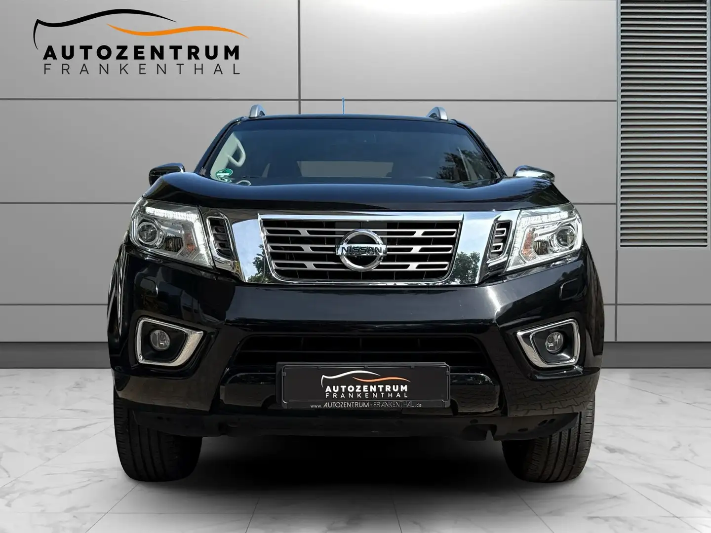Nissan Navara NP300 N-Connecta Double Cab 4x4 Negro - 2