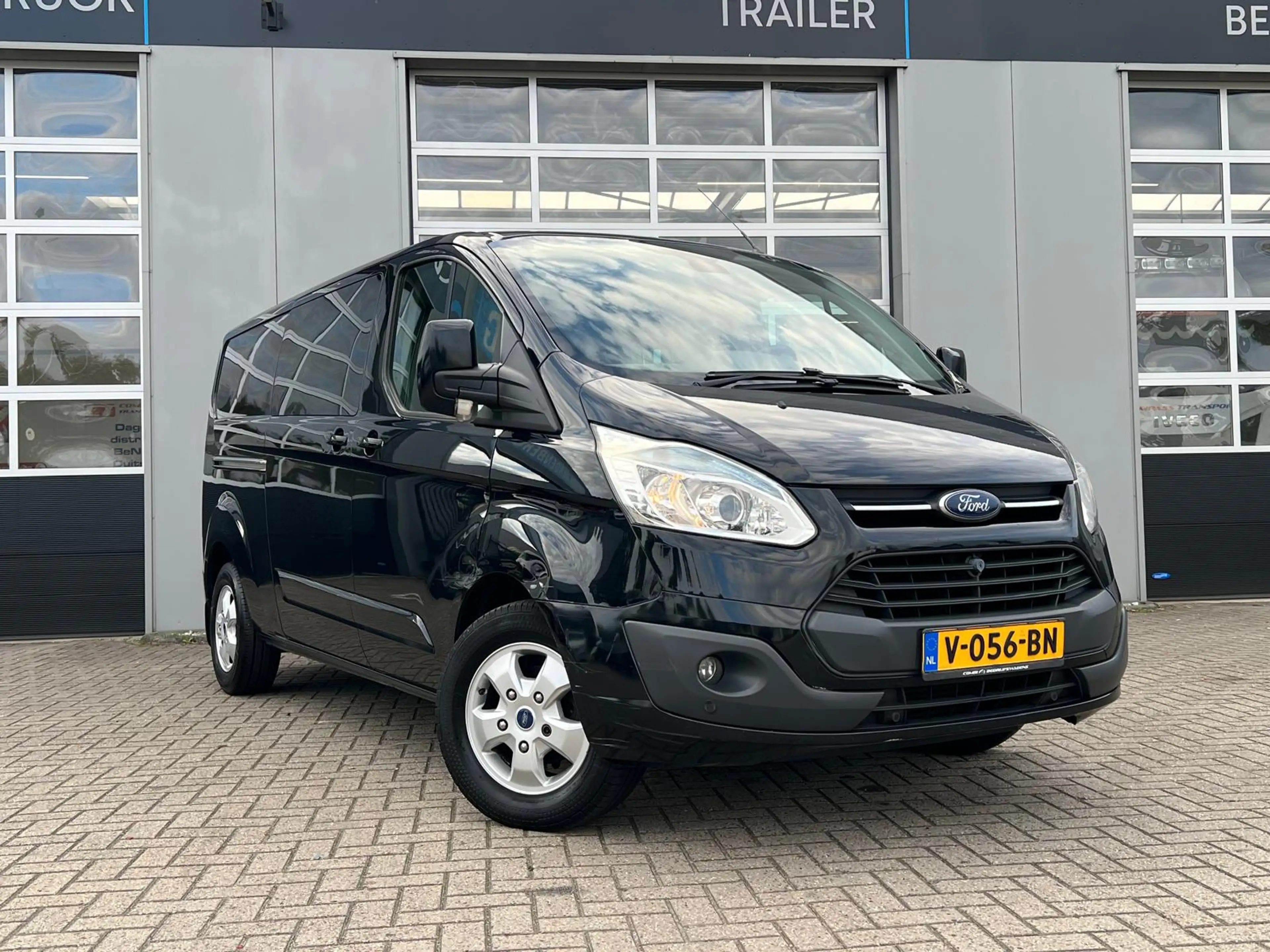 Ford Transit Custom 290 2.2 TDCI L2H1 Limited DC 6p. Export only  Wha — photo 3