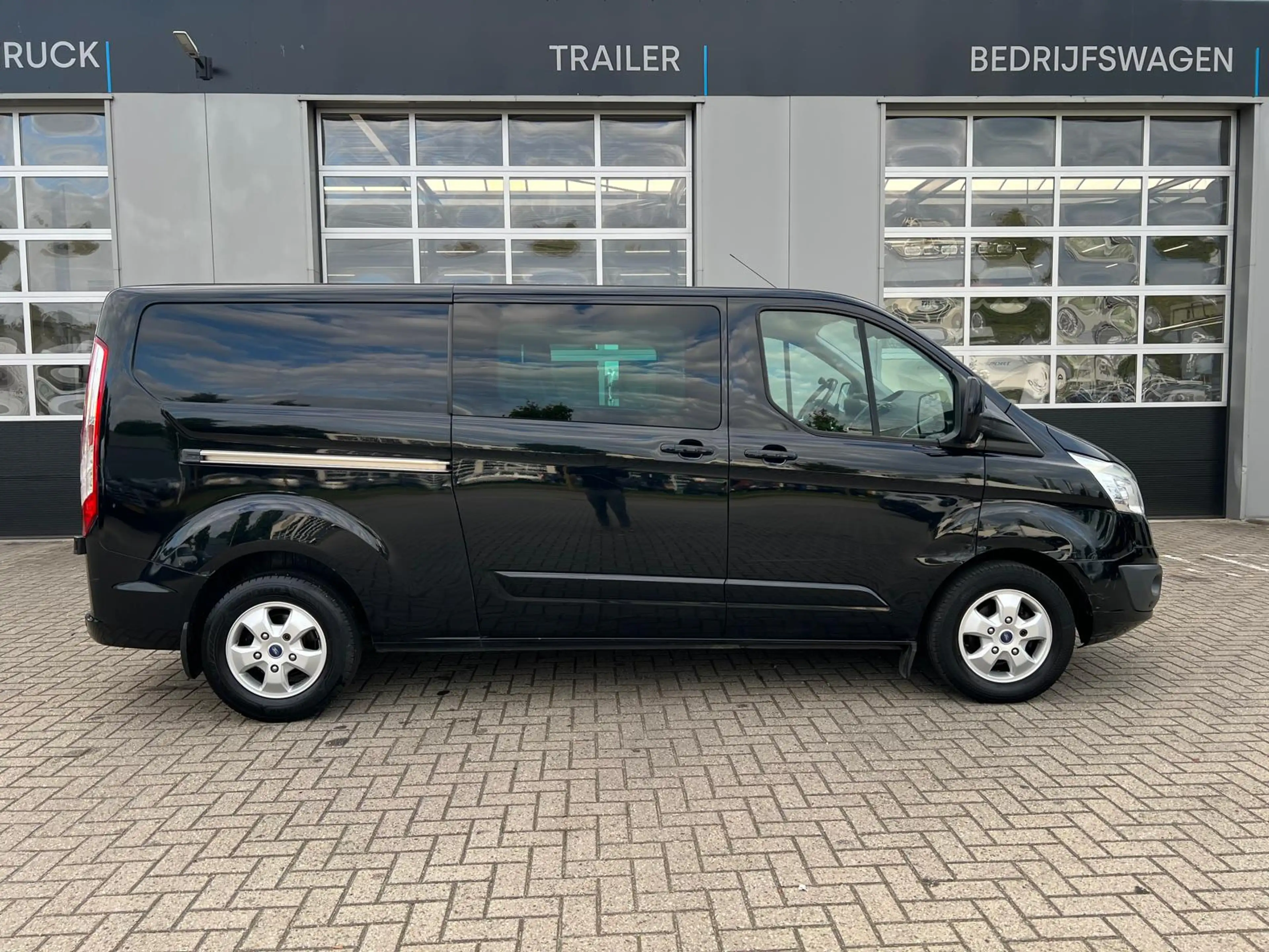 Ford Transit Custom 290 2.2 TDCI L2H1 Limited DC 6p. Export only  Wha — photo 7