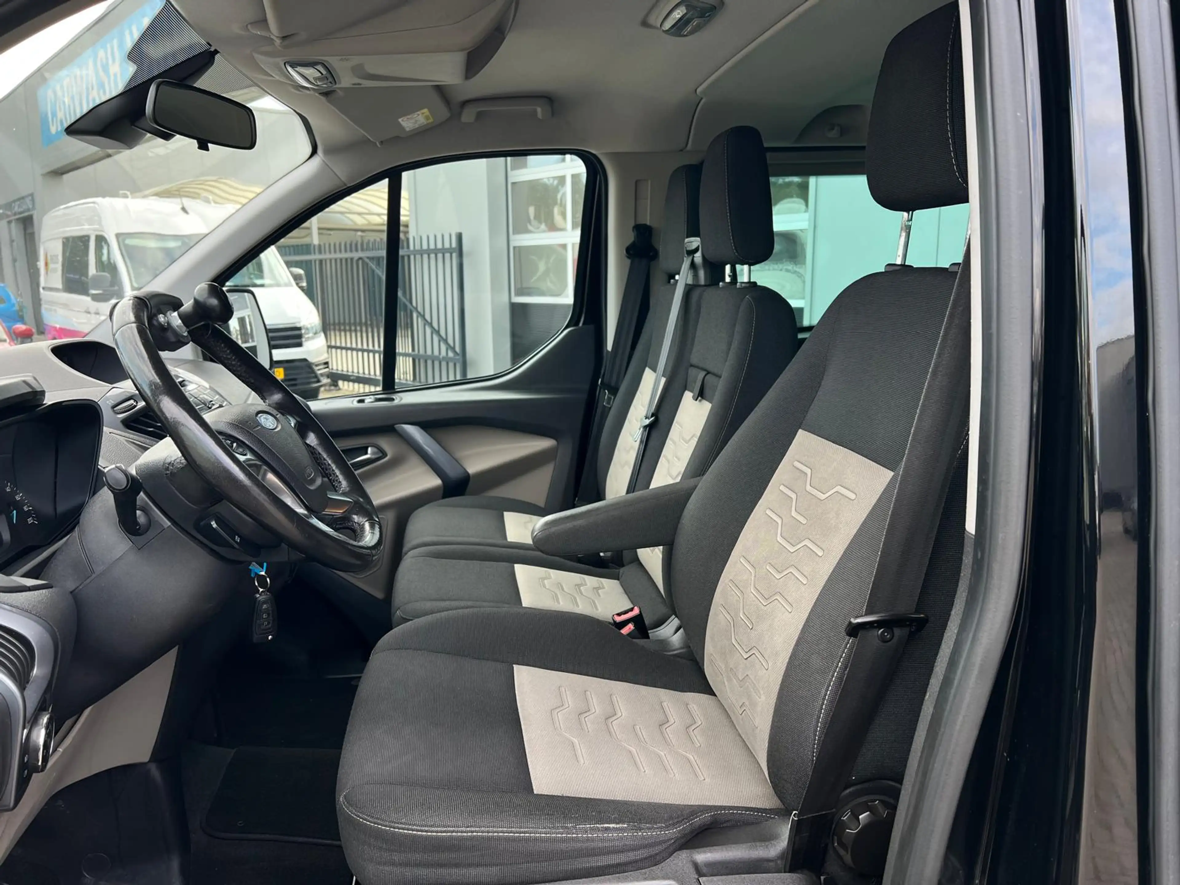 Ford Transit Custom 290 2.2 TDCI L2H1 Limited DC 6p. Export only  Wha — photo 6