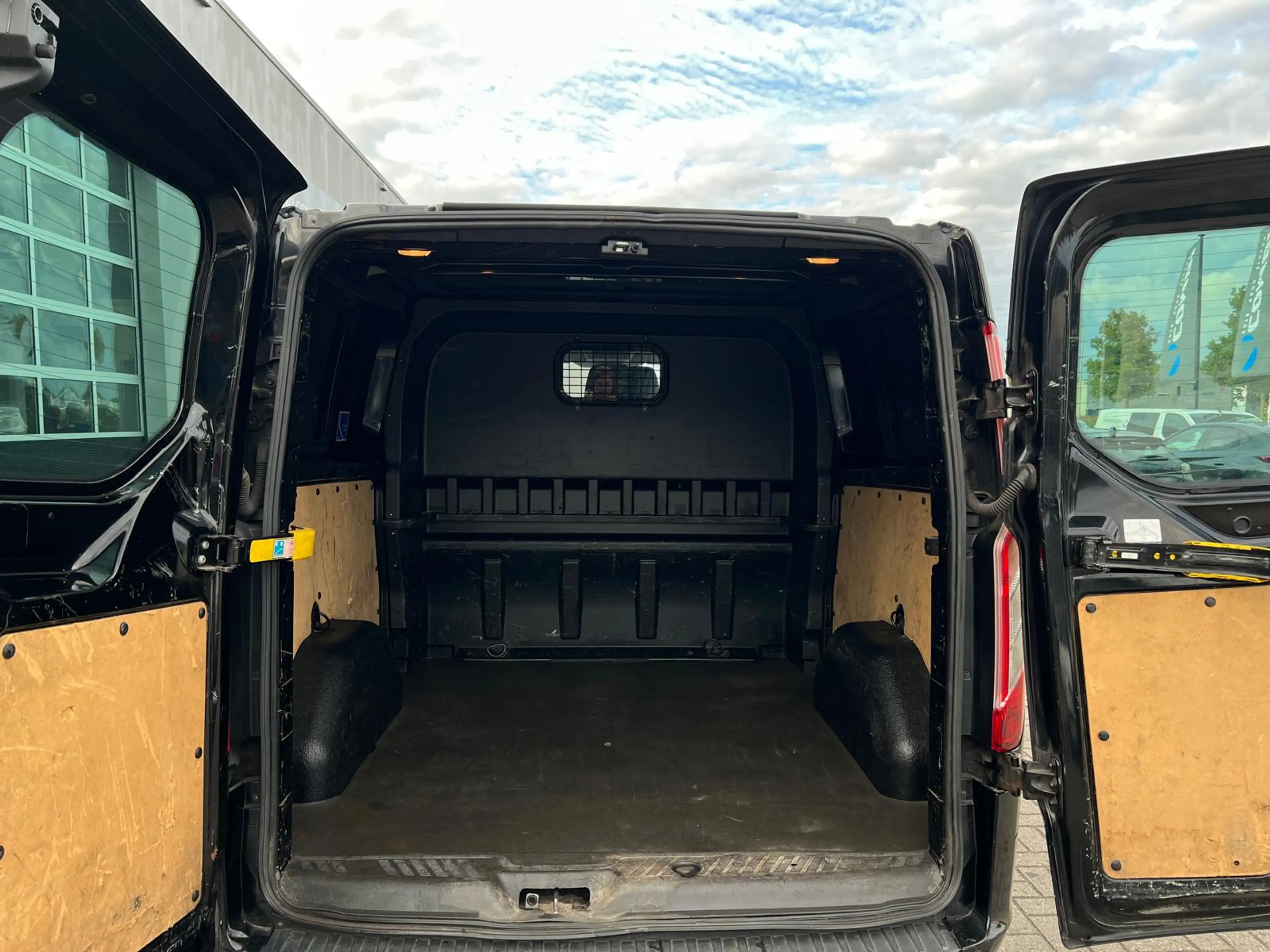 Ford Transit Custom 290 2.2 TDCI L2H1 Limited DC 6p. Export only  Wha — photo 16
