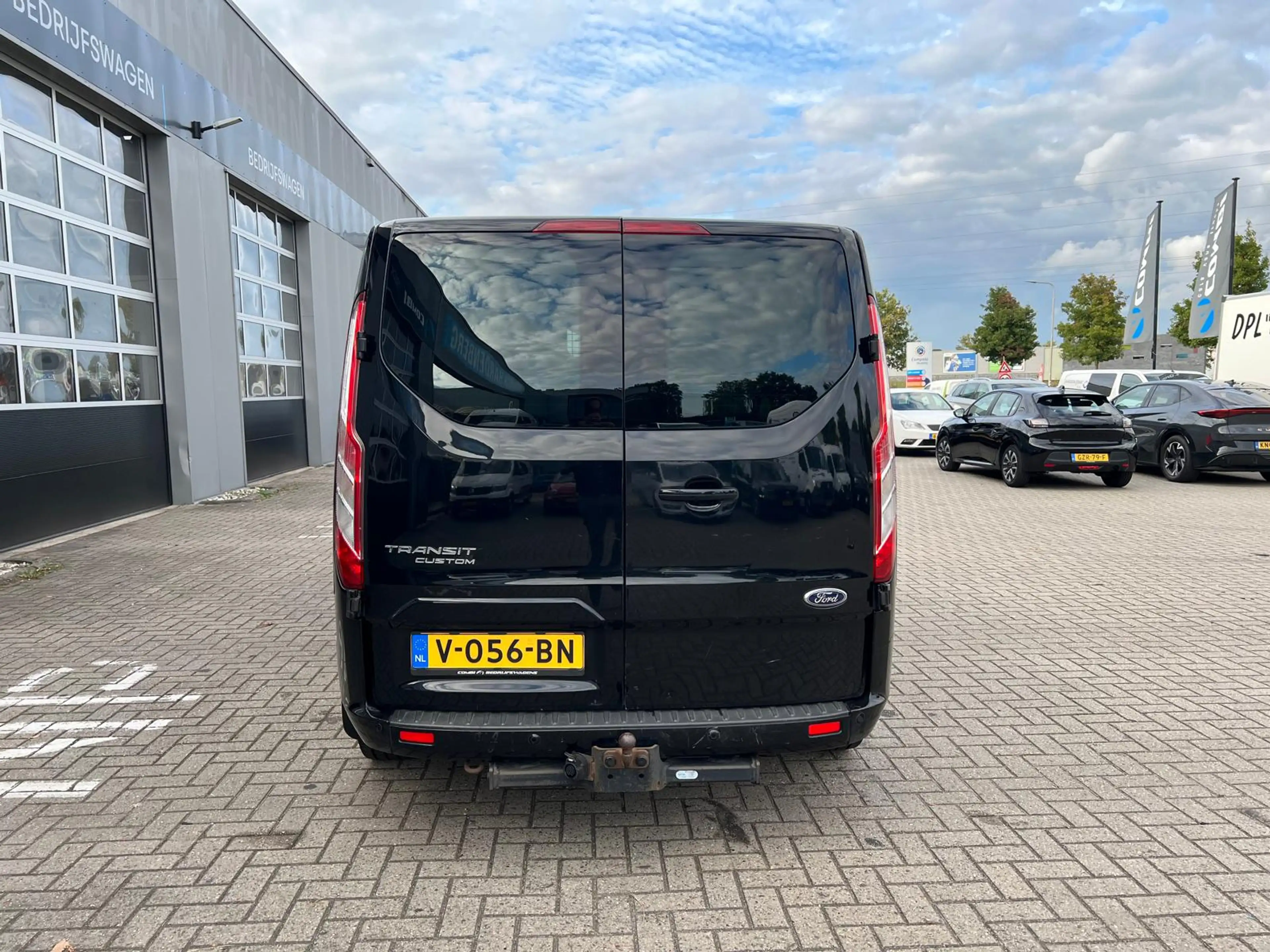 Ford Transit Custom 290 2.2 TDCI L2H1 Limited DC 6p. Export only  Wha — photo 5