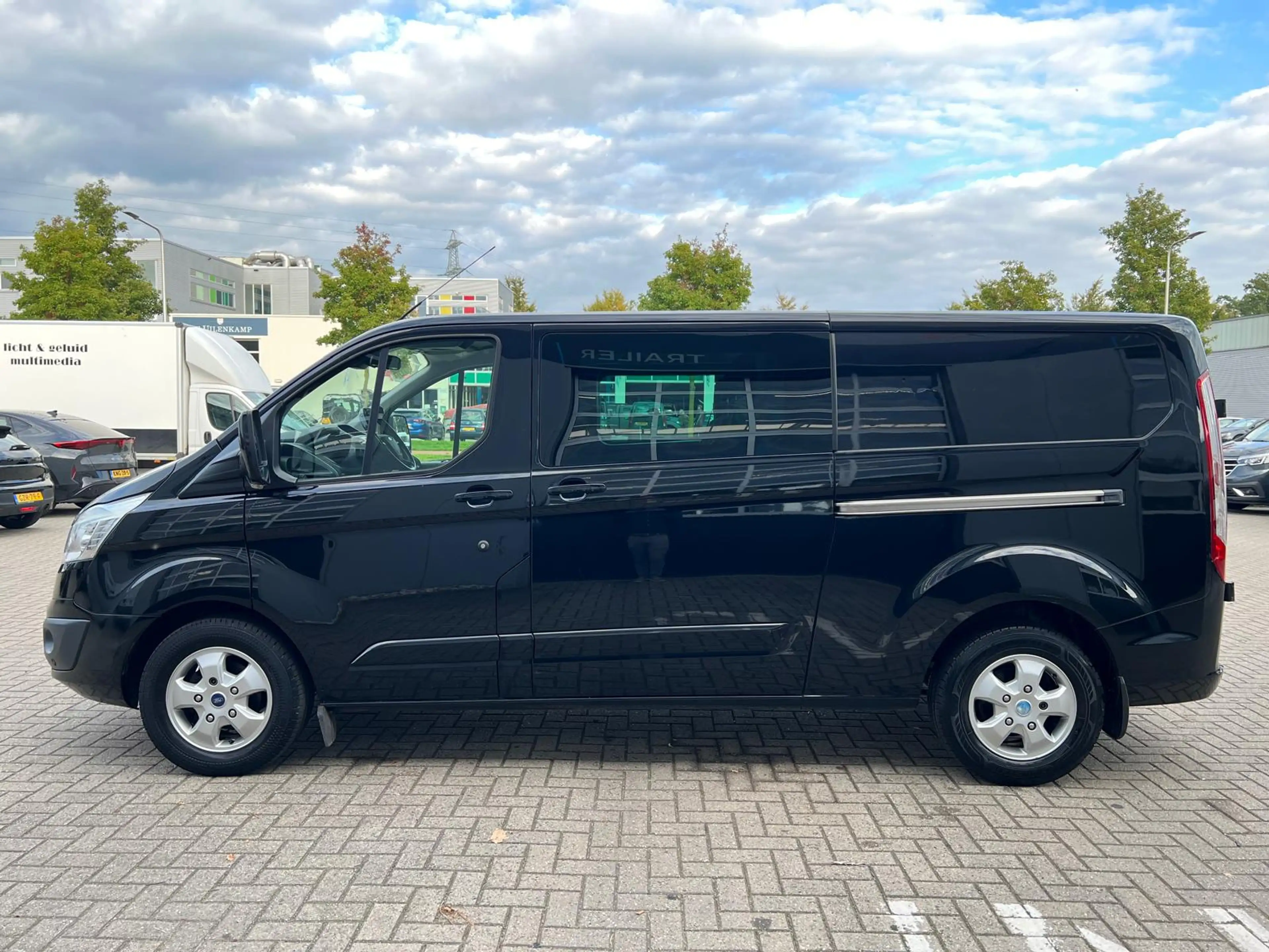 Ford Transit Custom 290 2.2 TDCI L2H1 Limited DC 6p. Export only  Wha — photo 15