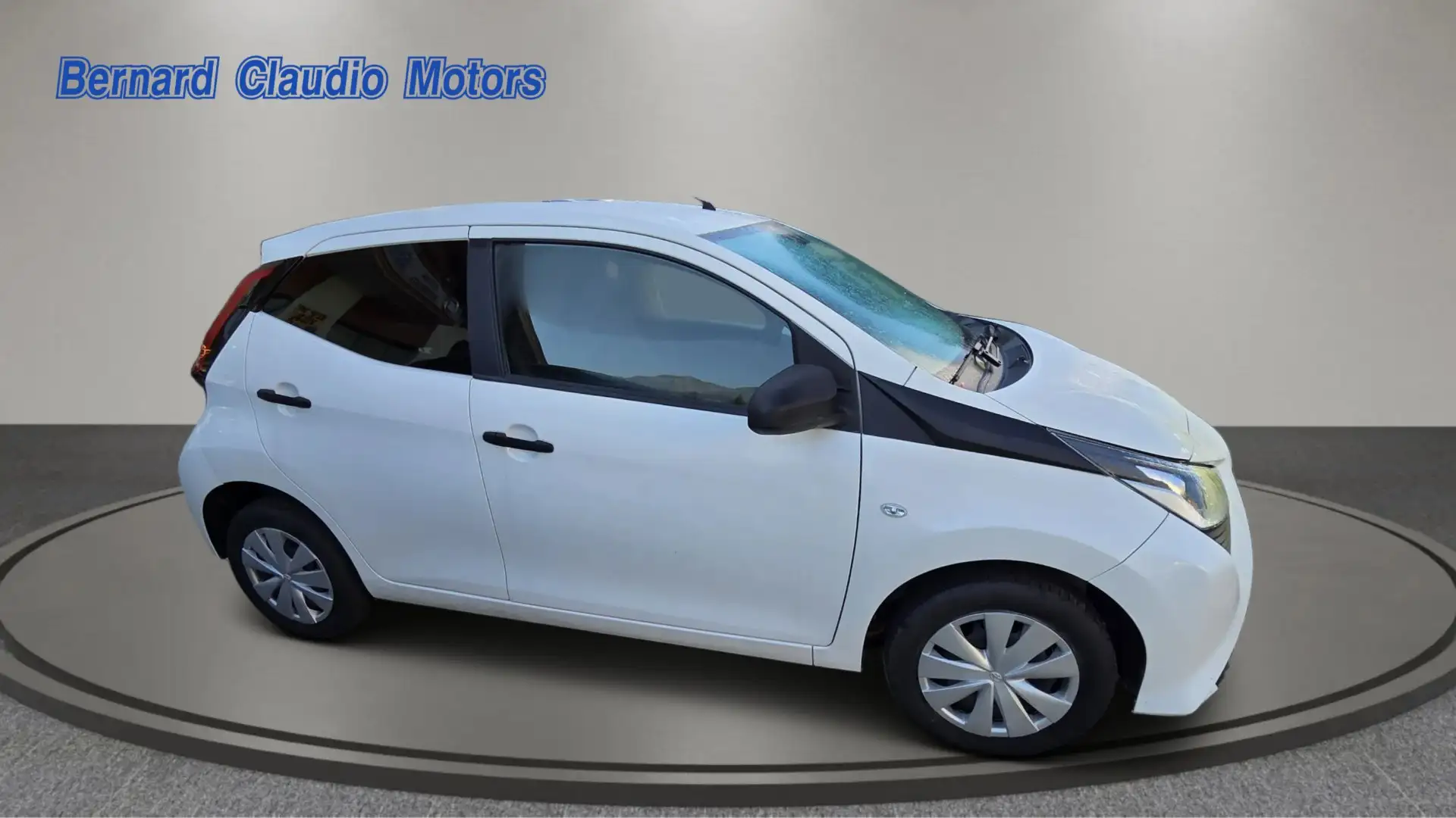 Toyota Aygo 3p 1.0 x-cool 72cv Wit - 2