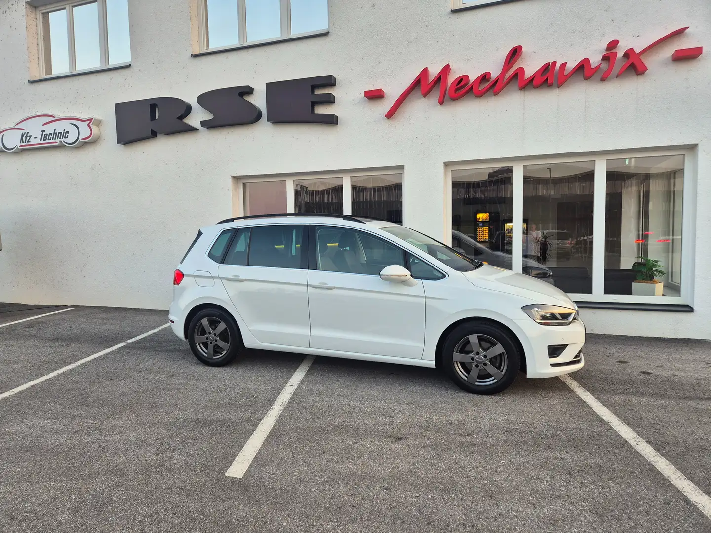 Volkswagen Golf Sportsvan Golf Sportsvan Sky 1,6 BMT TDI Sky Weiß - 1