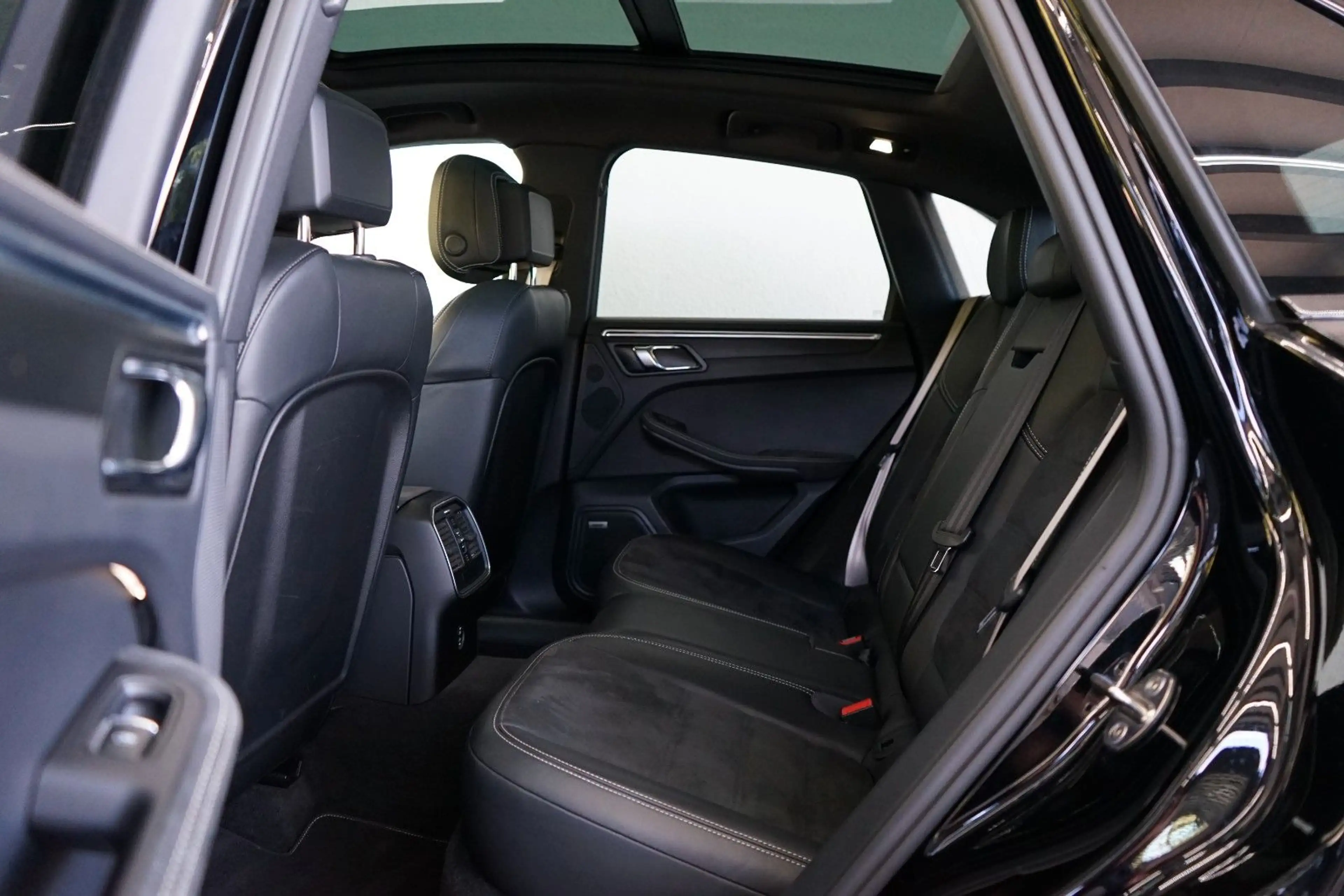 Porsche Macan GTS/LUFT/PANO/ACC/STHZ/18W/BOSE/CAM/KEYLES — photo 18