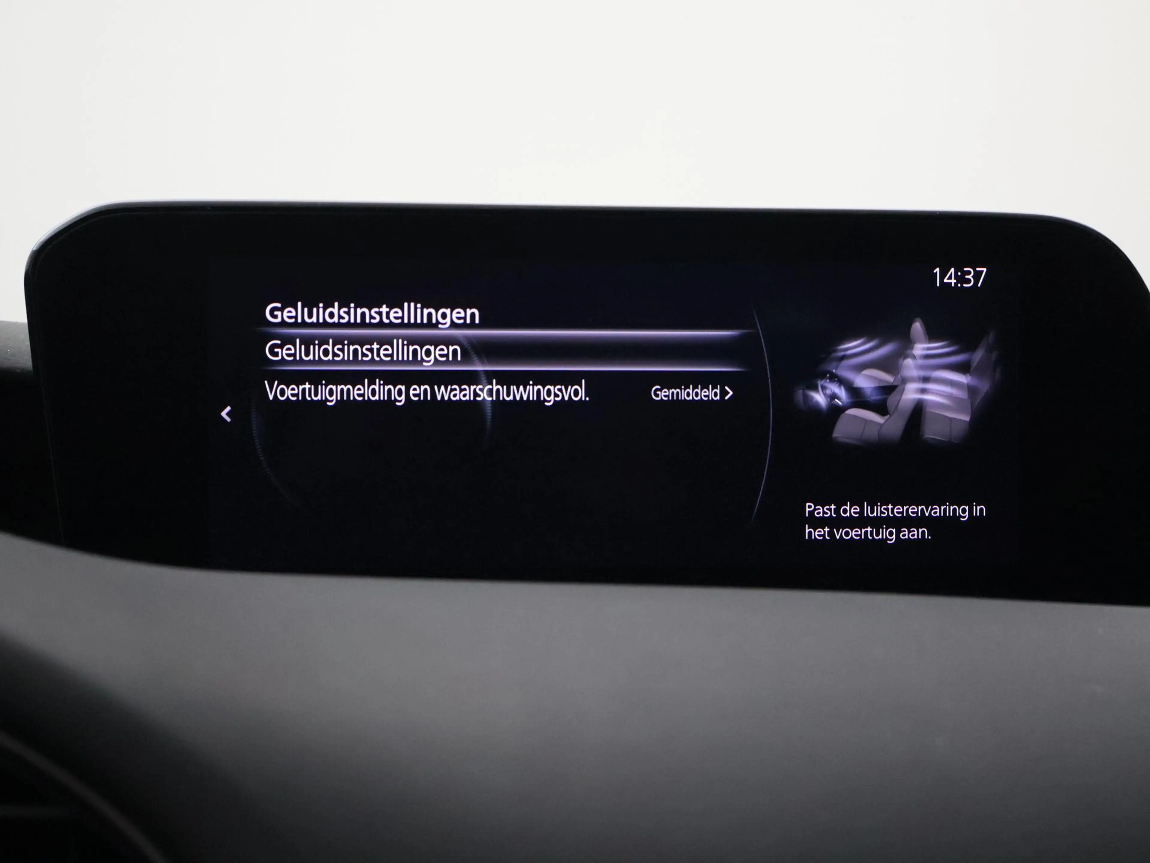 Mazda 3 2.0 e-SkyActiv-X M HYBRID 186 PK LUXURY + CARPLAY — photo 40
