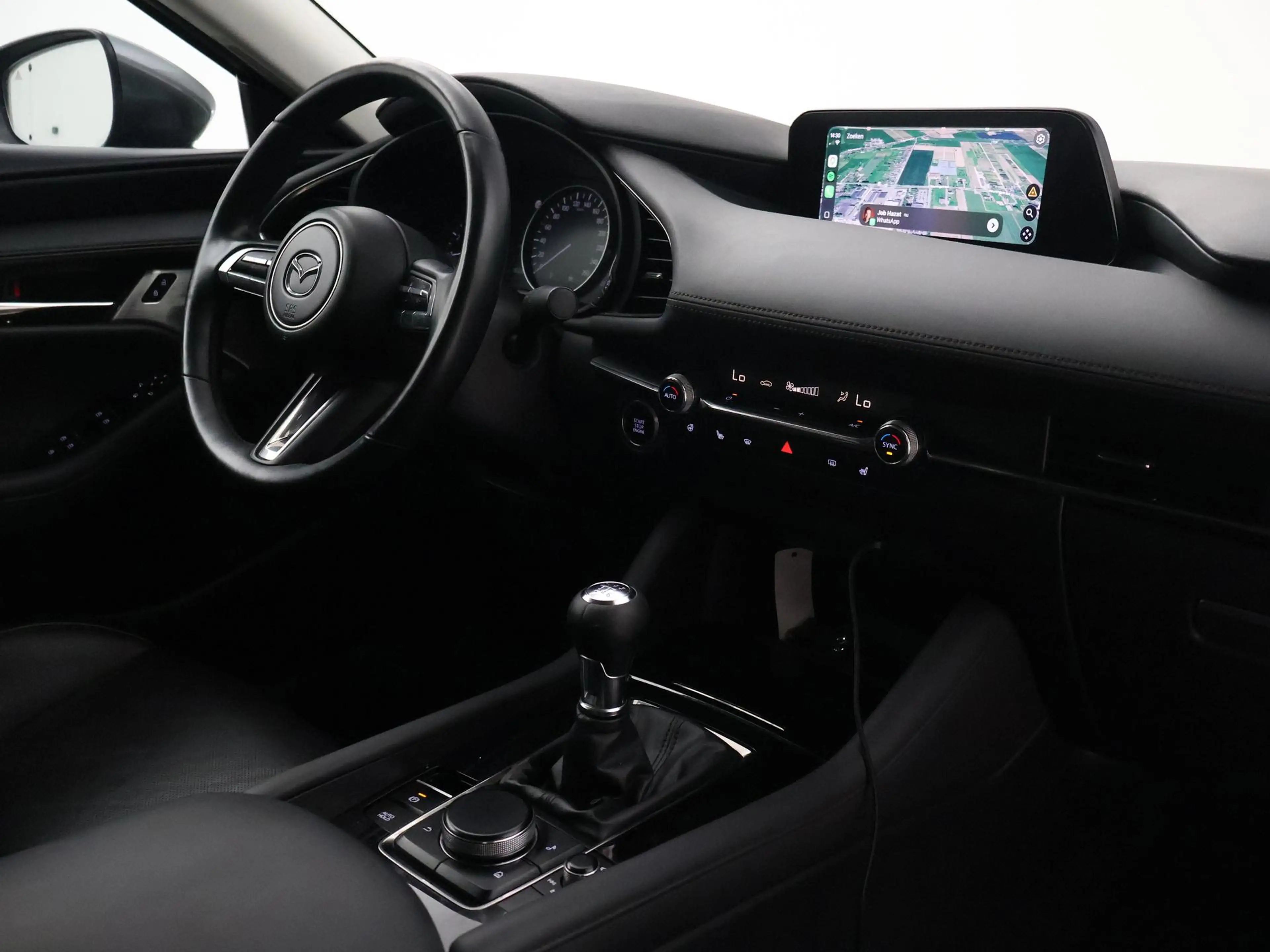 Mazda 3 2.0 e-SkyActiv-X M HYBRID 186 PK LUXURY + CARPLAY — photo 4