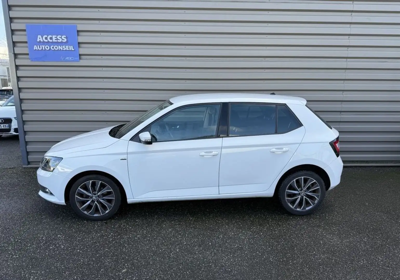 Skoda Fabia (3) 1.0 TSI 95 DRIVE Dossier Entretien GARANTIE 12 MOIS Blanc - 2