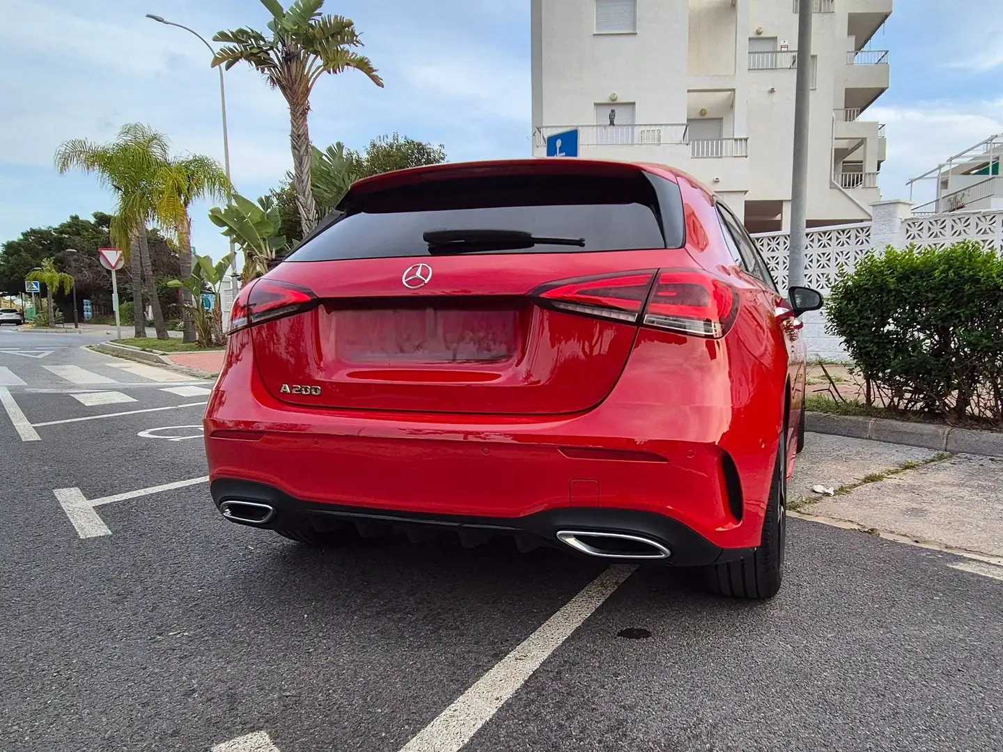 Mercedes-Benz A 200 A 200 7G-DCT Roşu - 1