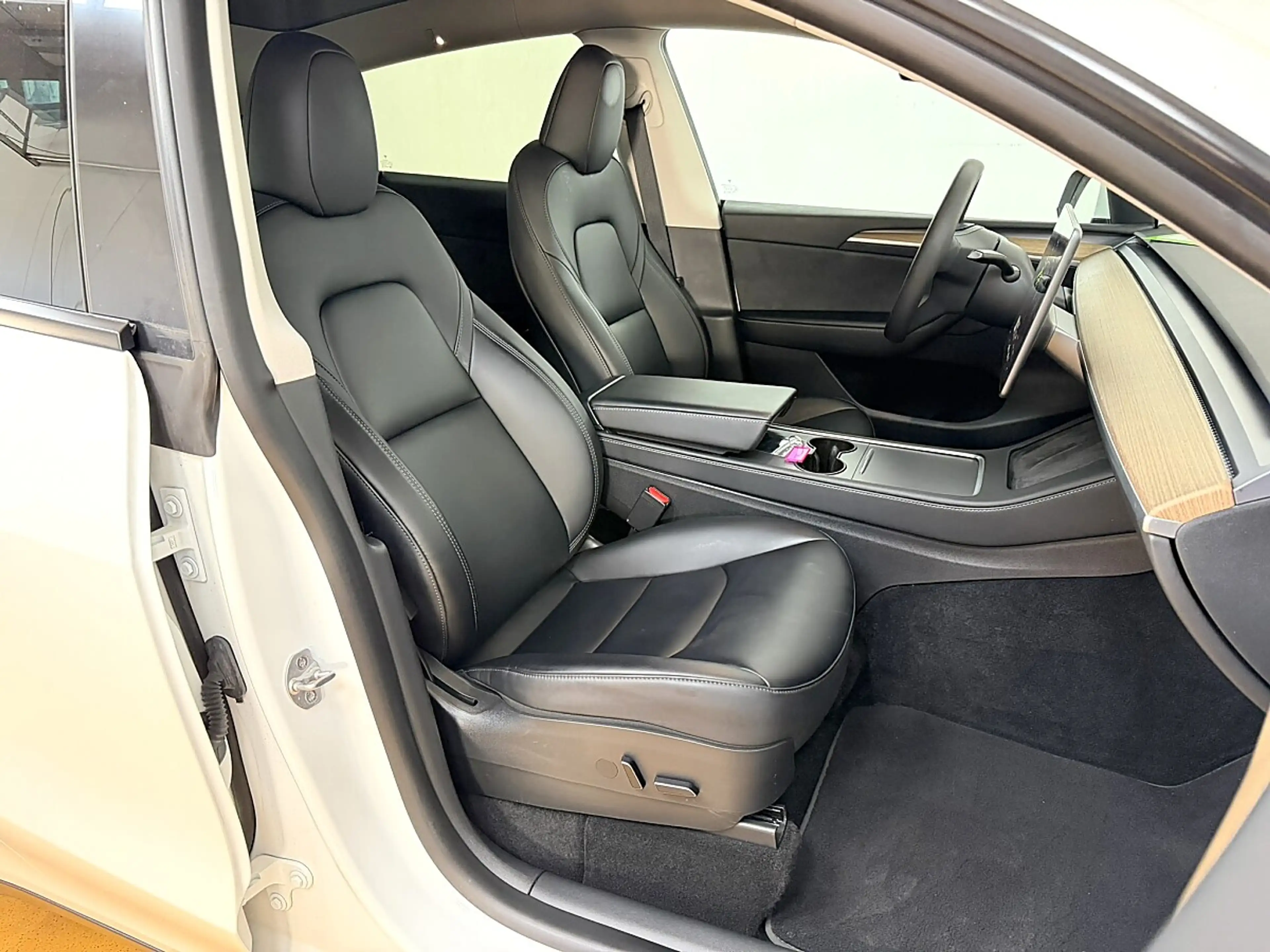 Tesla Model Y Dual Maximale Reichweite Dual AWD Autopilot — photo 8