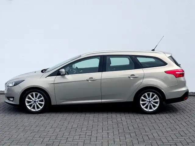 Ford Focus view 8