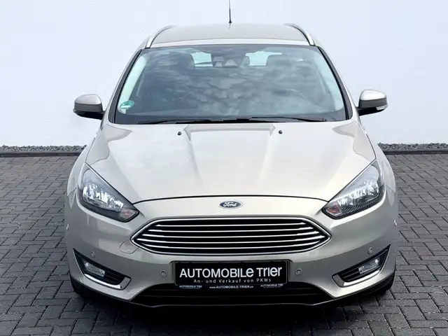 Ford Focus view 2