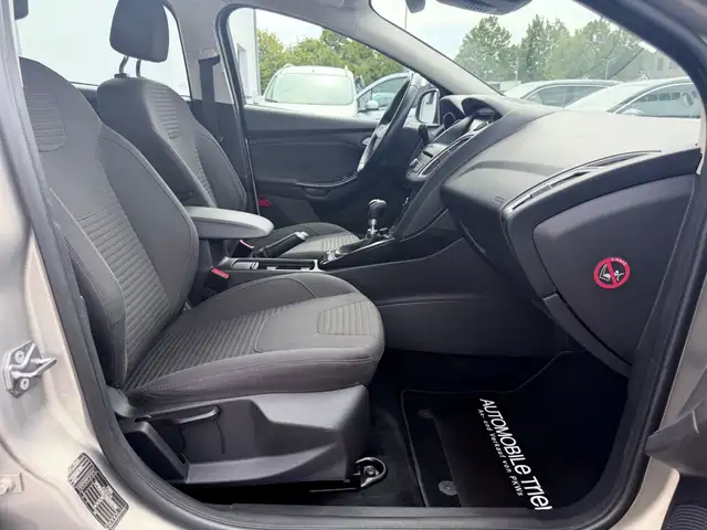 Ford Focus view 13