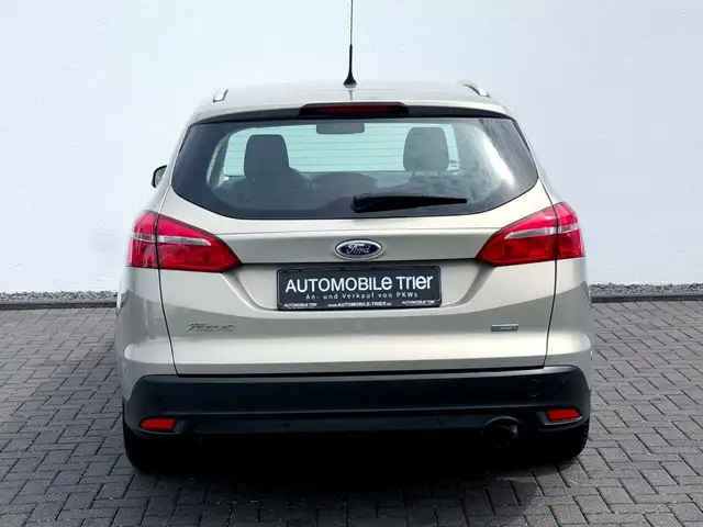 Ford Focus view 6