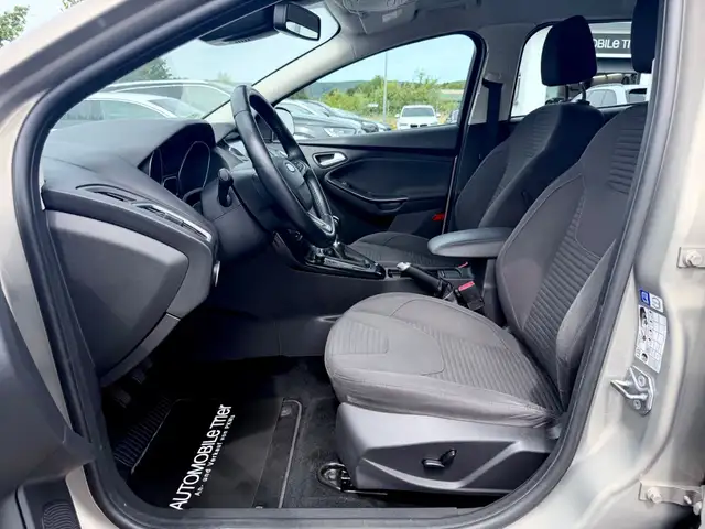 Ford Focus view 9