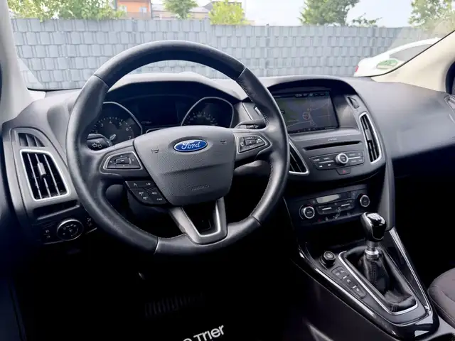 Ford Focus view 10