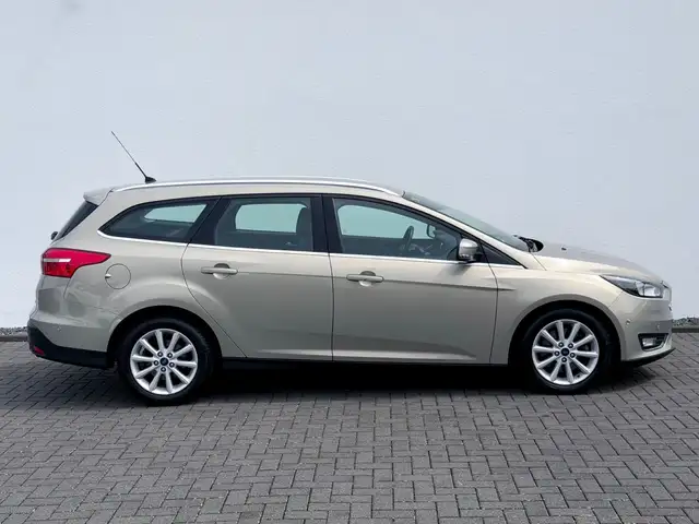 Ford Focus view 4